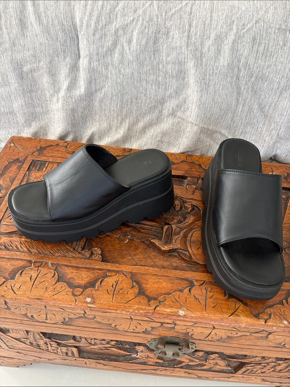 Forever 21 Black Chunky Platform Slide Sandals